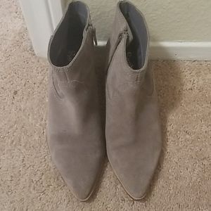 Seychelles grey suede ankle boot size 6